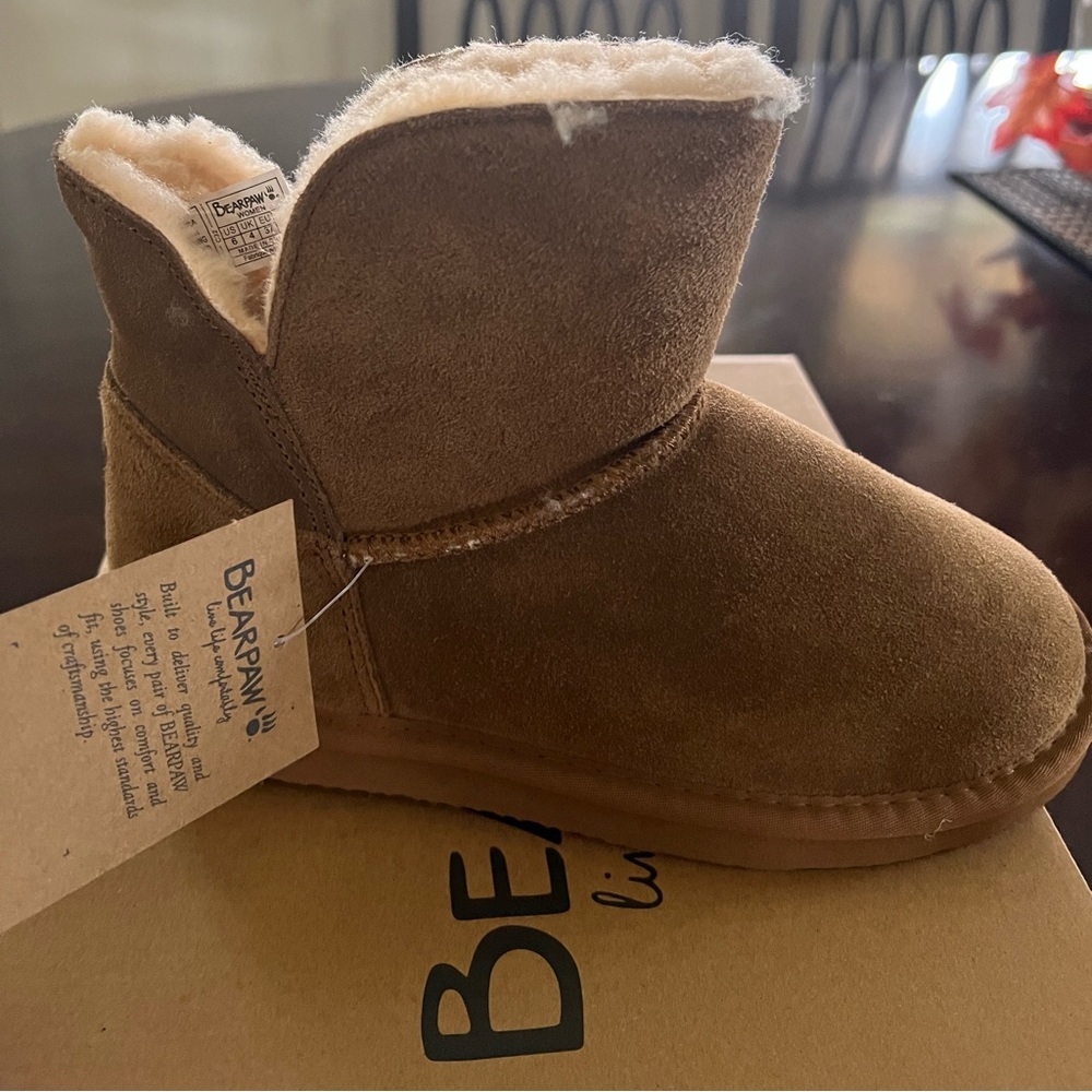 Never worn before. Perfect condition and soo cute!